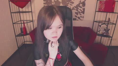 Snapshot of elainebeness chatting on April 2026 07:47:02 PM Your sweet girl online show from April 2026 07:47:02 PM