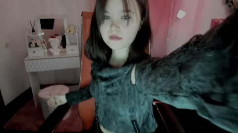 Snapshot of elainebeness chatting on April 2026 01:12:02 AM Your sweet girl online show from April 2026 01:12:02 AM