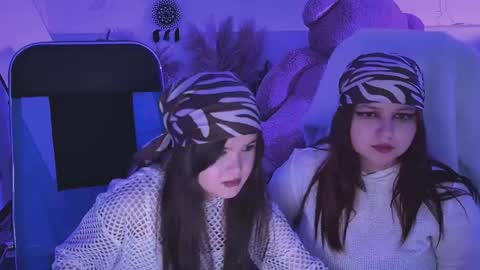 Snapshot of elainebeness chatting on April 2026 07:50:02 PM Your sweet girl online show from April 2026 07:50:02 PM