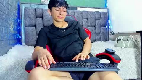 Elan Giralon online show from April 2026 11:15:02 PM