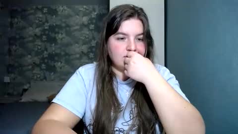 Snapshot of elanis_blair chatting on April 2026 06:10:01 PM Elanis online show from April 2026 06:10:01 PM