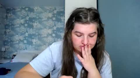 Snapshot of elanis_blair chatting on May 2026 04:04:02 PM Elanis online show from May 2026 04:04:02 PM