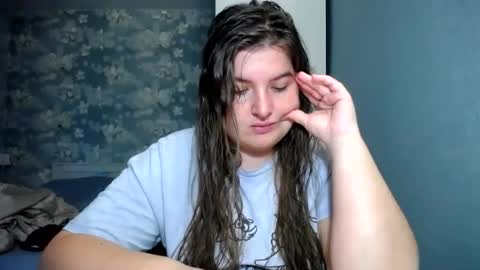 Snapshot of elanis_blair chatting on July 2026 04:21:01 PM Elanis online show from July 2026 04:21:01 PM