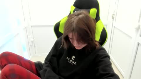 Evie online show from April 2026 07:22:01 AM