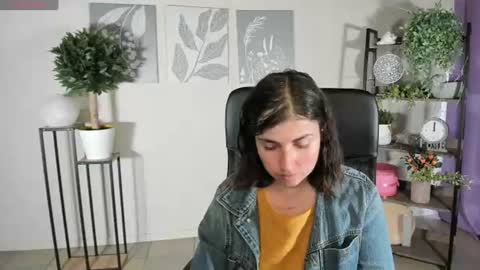 Snapshot of elara_starfall chatting on June 2026 10:15:01 AM Marta online show from June 2026 10:15:01 AM