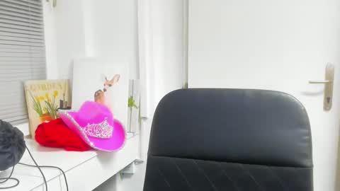 elararossy online show from December 2025 06:25:02 PM