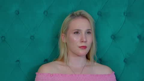 elaravoltage online show from June 2026 05:19:01 PM
