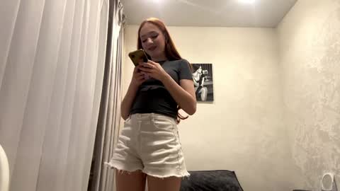 Snapshot of eleanorabouwens chatting on April 2026 04:18:01 PM Lois online show from April 2026 04:18:01 PM