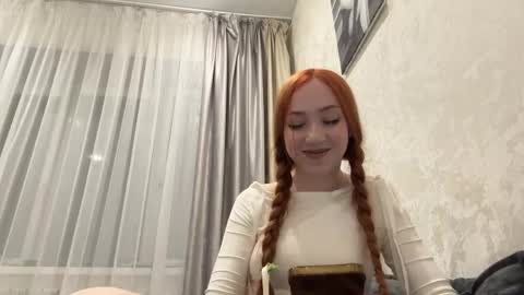 Snapshot of eleanorabouwens chatting on April 2026 07:58:02 PM Lois online show from April 2026 07:58:02 PM