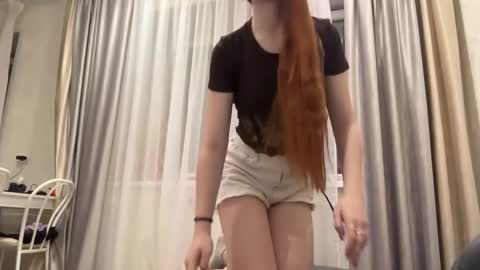 Snapshot of eleanorabouwens chatting on April 2026 05:03:01 PM Lois online show from April 2026 05:03:01 PM