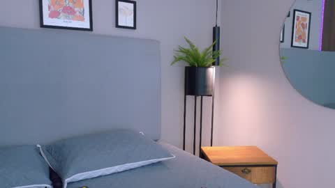 Snapshot of electrascot chatting on April 2026 11:58:01 AM ELECTRA online show from April 2026 11:58:01 AM