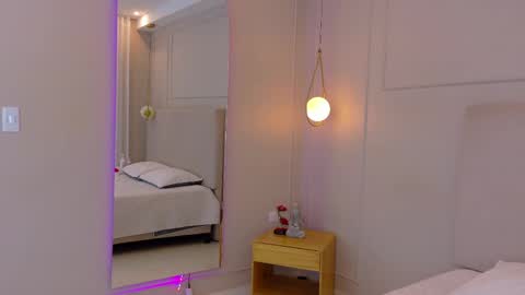 Snapshot of electrascot chatting on April 2026 09:39:33 PM ELECTRA online show from April 2026 09:39:33 PM