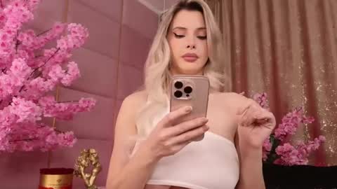 Eleine online show from December 2025 09:20:02 PM