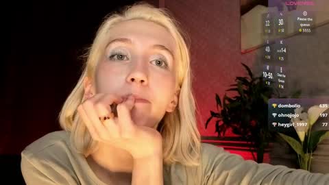 Snapshot of elen__moore chatting on May 2026 06:09:01 PM Elen online show from May 2026 06:09:01 PM