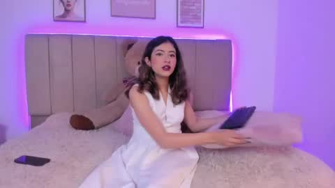 Snapshot of elena_dolce chatting on April 2026 03:54:02 AM Elena online show from April 2026 03:54:02 AM