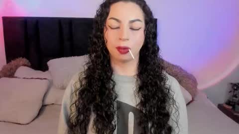 Snapshot of elena_lust chatting on October 2025 05:18:02 AM Elena online show from October 2025 05:18:02 AM