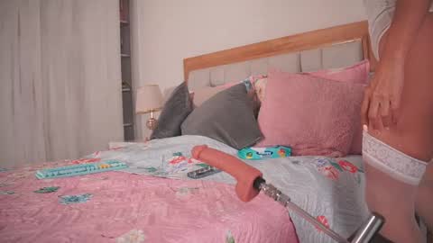 Snapshot of elena_mature chatting on September 2025 08:00:02 PM Elena online show from September 2025 08:00:02 PM