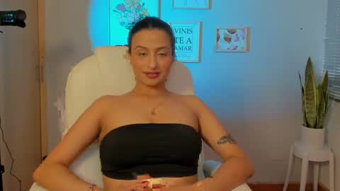 Snapshot of elena_ruiz chatting on January 2025 08:43:01 PM Elena online show from January 2025 08:43:01 PM