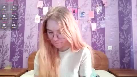 Snapshot of elenacastellani chatting on March 2026 04:14:01 AM Mia online show from March 2026 04:14:01 AM