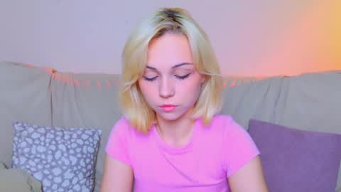 Snapshot of elenamonroe_ chatting on May 2026 05:45:02 AM elenamonroe_ online show from May 2026 05:45:02 AM