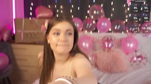 Snapshot of elenefrail chatting on December 2024 10:52:01 AM Isabella - streaming MondayTuesdayWednesdayFridaySaturdaySunday online show from December 2024 10:52:01 AM