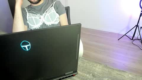 Snapshot of elf_cats chatting on December 2025 01:38:01 PM elf_cats online show from December 2025 01:38:01 PM