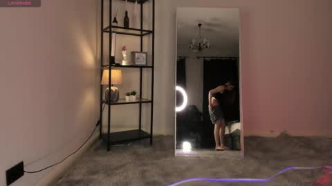 Elfie online show from September 2025 06:15:01 AM