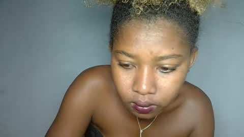 elia011 online show from January 2025 10:51:01 AM