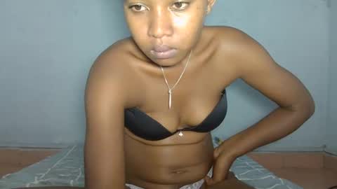 elia011 online show from January 2025 10:02:01 PM