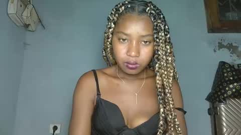 elia011 online show from January 2025 05:19:01 PM