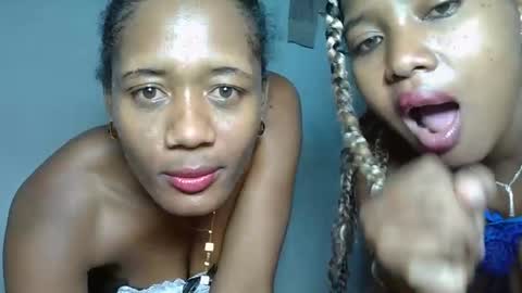 elia011 online show from January 2025 10:04:01 PM