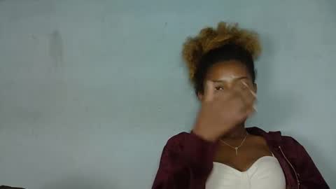 elia011 online show from February 2025 02:40:01 AM