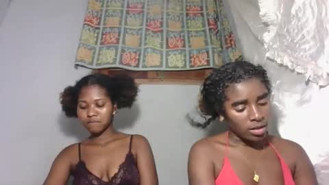 elia011 online show from November 2025 05:12:02 PM