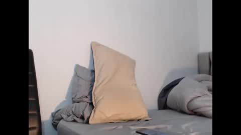 Snapshot of elian_tg chatting on November 2025 02:44:01 AM Elian online show from November 2025 02:44:01 AM