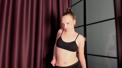 Ella online show from December 2024 07:05:01 AM