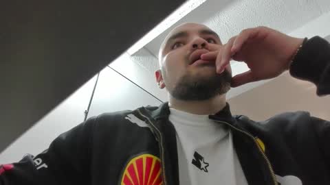 Elian online show from December 2025 07:41:01 PM