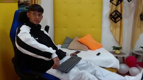 E L I A S online show from March 2025 03:18:02 AM