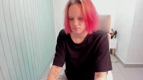 elieiza_xo online show from September 2025 02:35:01 AM