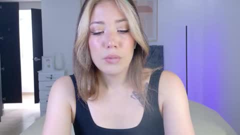 eliiih_ online show from September 2025 06:19:02 PM