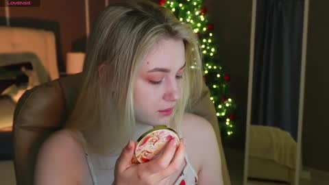 Snapshot of elina_nortas chatting on December 2024 01:11:02 AM Elina online show from December 2024 01:11:02 AM