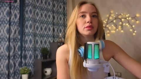 Elina online show from December 2025 01:22:02 AM