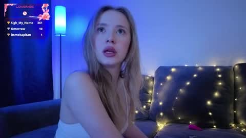 Snapshot of elinamilller chatting on April 2026 10:56:01 AM Elna and Tom online show from April 2026 10:56:01 AM