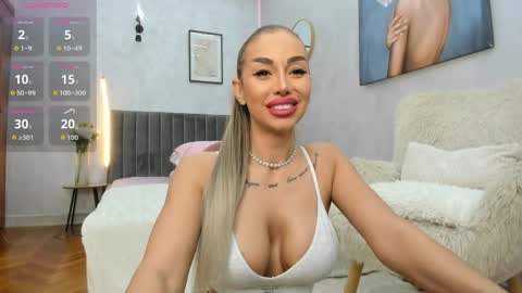 Snapshot of elinamoon_ chatting on April 2026 06:10:02 AM Elina online show from April 2026 06:10:02 AM