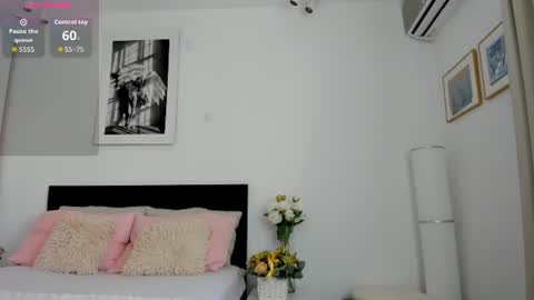 Snapshot of elinamoon_ chatting on July 2026 05:22:02 AM Elina online show from July 2026 05:22:02 AM