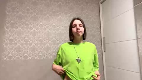 Elisa online show from October 2025 07:03:02 PM