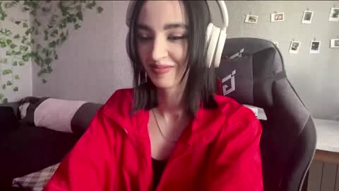 Snapshot of elinorashfield chatting on May 2026 07:47:01 AM Milica online show from May 2026 07:47:01 AM