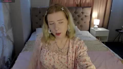 Snapshot of elira_vane chatting on July 2026 02:59:01 AM Elira Vane online show from July 2026 02:59:01 AM