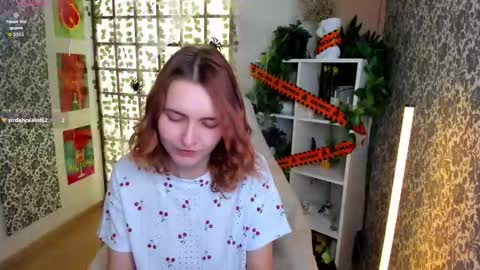 Snapshot of elis_cherry chatting on November 2025 02:43:02 AM Elis online show from November 2025 02:43:02 AM