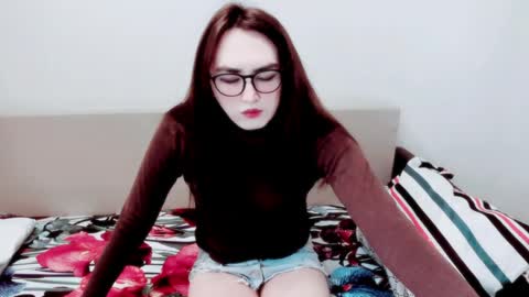 Snapshot of elisa_2001 chatting on April 2026 12:27:01 PM Liza online show from April 2026 12:27:01 PM