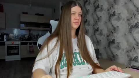 Aletta Oushen online show from November 2025 10:04:01 AM